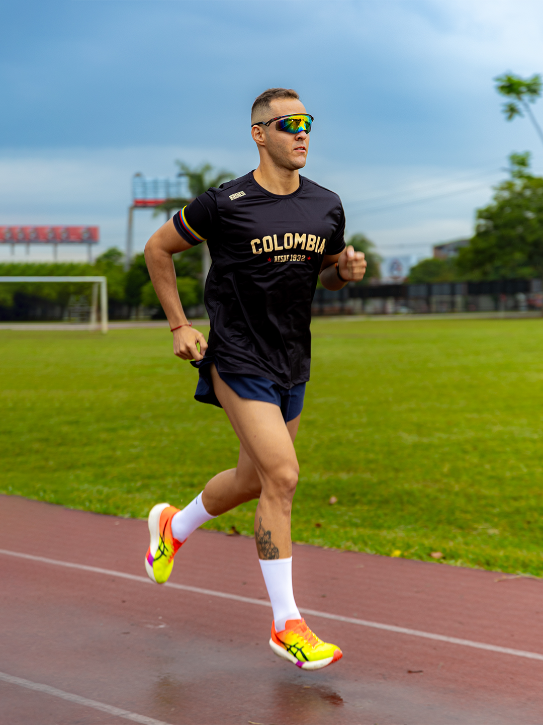 CAMISETA RUNNING COL BASIC NEGRO